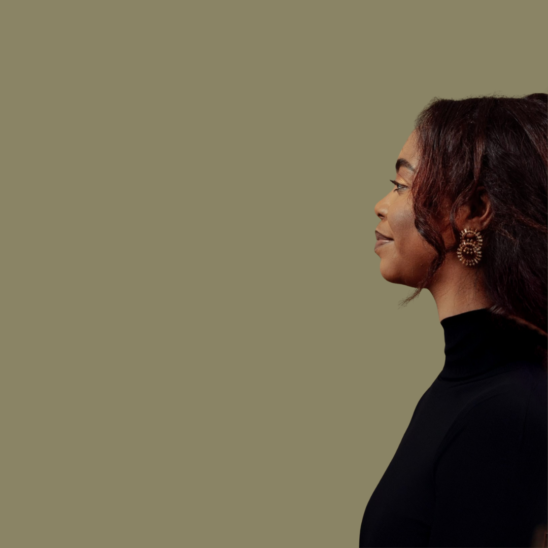 Mayimiko, consultante en communication — portrait de profil
